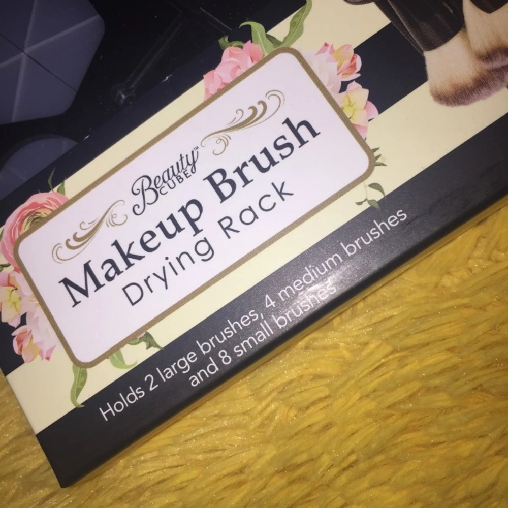 Makeup Brush Drying Rack - Picture 2 of 3